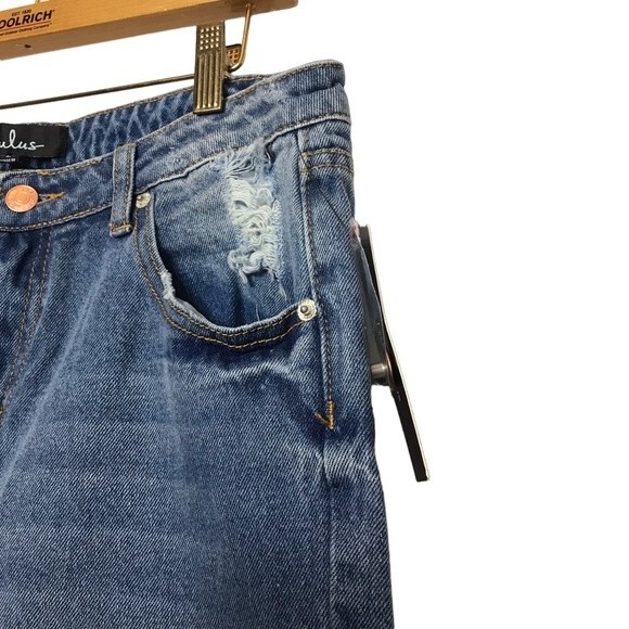 Lulu’s Herrera Light Wash Cropped Wide Leg Jeans - Picture 4 of 8